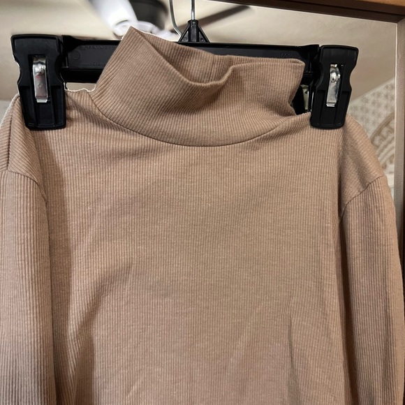 American Eagle Turtle neck - Picture 4 of 7